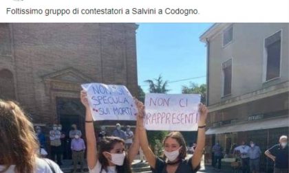 Giovani attaccate e insultate per aver mostrato cartelli anti Salvini: DonneDemocratiche non ci sta