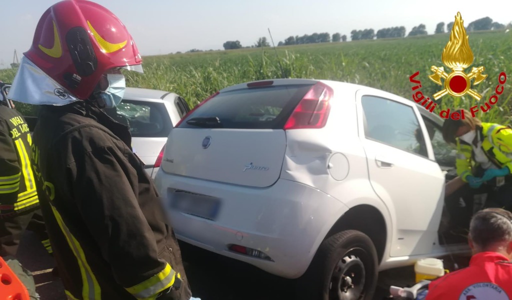 Frontale sulla Sp 206, 70enne trasportata in gravi condizioni in Pronto Soccorso FOTO