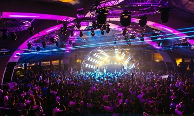 Dal oggi discoteche chiuse in tutta Italia e obbligo di mascherina dalle 18 alle 6