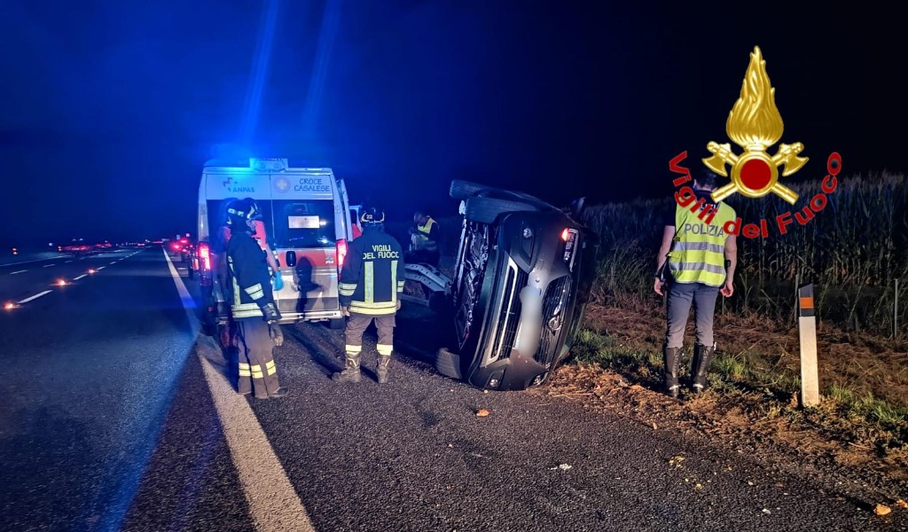 Ribaltamento nella notte sull’A1, tanta paura per due bambini FOTO