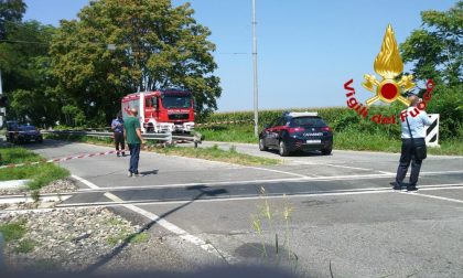 Ferragosto di sangue: 34enne alla guida di un'auto investita da un treno a Maleo FOTO