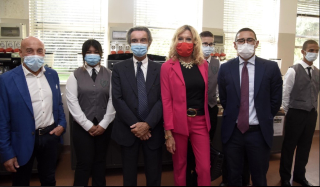 Primo giorno di scuola, Fontana: “Resta il problema della mancanza degli insegnanti”