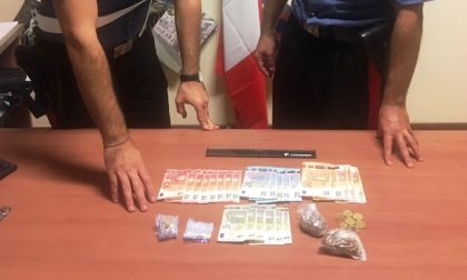 Cinque stranieri occupano abusivamente un appartamento: un 28enne trovato con dosi di marijuana