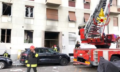 Violenta esplosione, oltre 50 persone coinvolte: un uomo in condizioni disperate FOTO