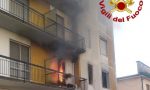 In fiamme un appartamento in via Landriani, evacuata un'intera palazzina FOTO