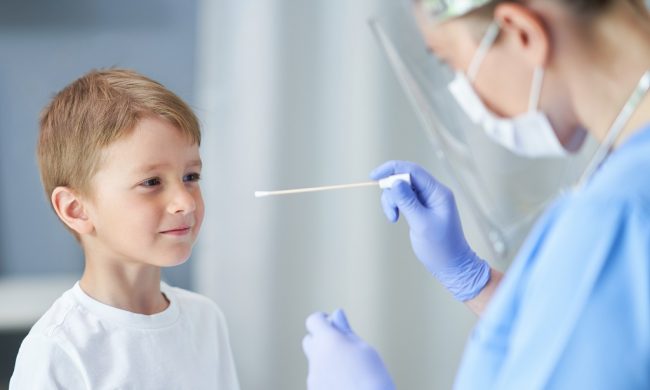 Tamponi rapidi per le scuole: Regione ne acquista 1,2 milioni. Risultato in 15 minuti