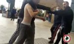 Ragazzi aggrediscono e minacciano i carabinieri: “Vi taglio la gola” VIDEO