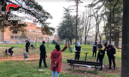 Scoperti al parchetto senza mascherina e fuori dal proprio comune di residenza: cinque persone nei guai