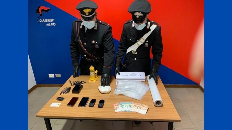 Detenuto ai domiciliari usa il permesso per spacciare cocaina
