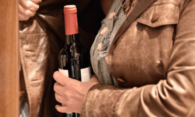 Da Cremona a Codogno per rubare bottiglie di superalcolici al supermercato