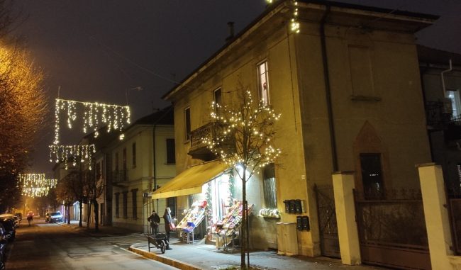 Lodi si accende per il Natale con luci che sanno di speranza