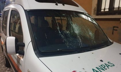 Preso il vandalo che ha spaccò il parabrezza dell’ambulanza della Croce Verde