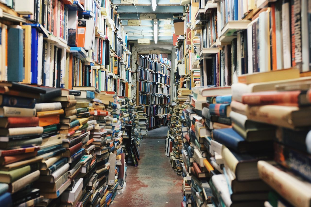 Biblioteca e Croce Rossa portano i libri a casa tua: un nuovo servizio per le persone fragili