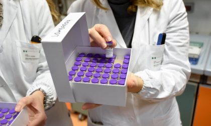 V-Day: arrivate le prime fiale di vaccino anti Covid destinate alla Lombardia FOTO - VIDEO