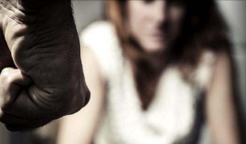 Violenza sessuale e maltrattamenti, 49enne resistente a Lodi finisce in manette