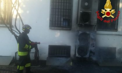 Fiamme in un appartamento a Lodi, i Vigili del fuoco domano l'incendio