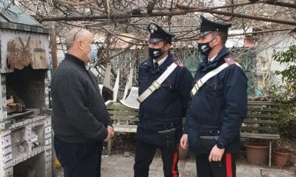 Nonno ruba cioccolatini per i nipotini: i Carabinieri gli pagano il conto