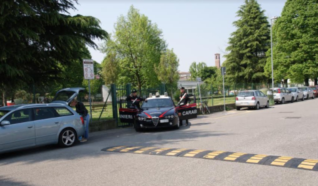 Da una lite per futili motivi scatta la furia di un 28enne sedata solo dall’arrivo dei Carabinieri