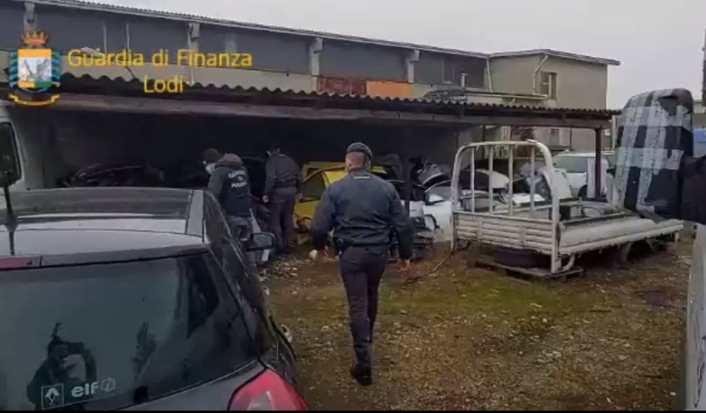 Società fittizia si intesta 188 auto per non pagare tasse e multe