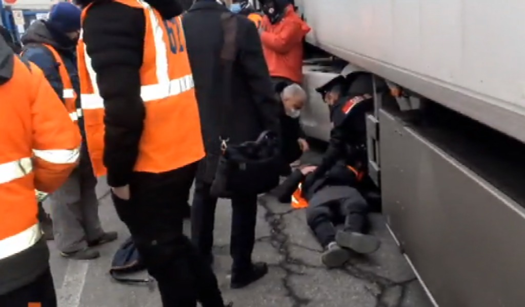 Sindacalisti investiti durante un sit-in davanti alla Stef di Tavazzano