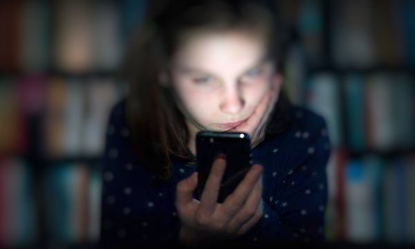 Abusa di tre ragazzine adescate sui social: pena esemplare di 19 anni per il pedofilo