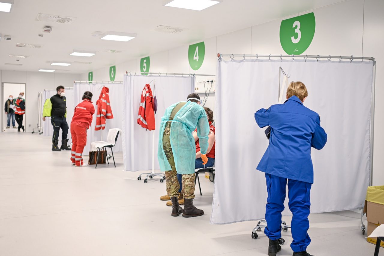 Vaccinazioni anti Covid: cronometrati i tempi di somministrazione con sperimentazione Areu