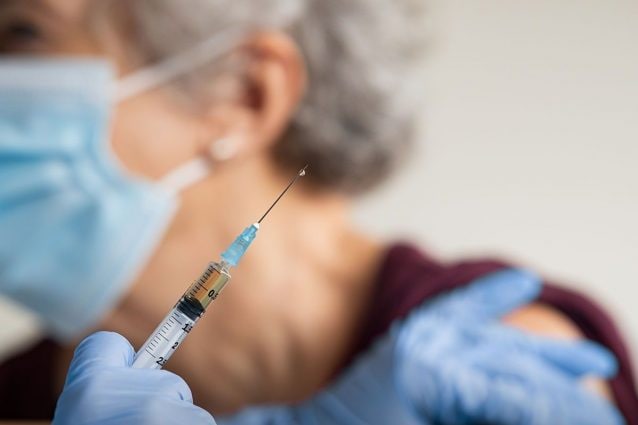 “Scusaci per il ritardo”: sms di Regione a chi attende invano il vaccino
