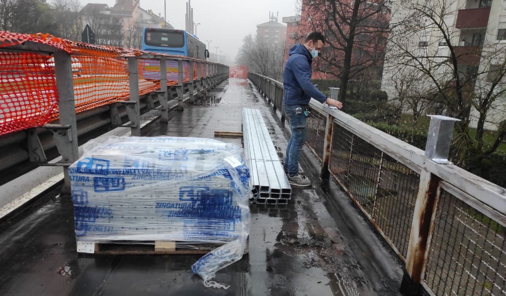 Via alla posa dei parapetti sul cavalcavia di Viale Europa