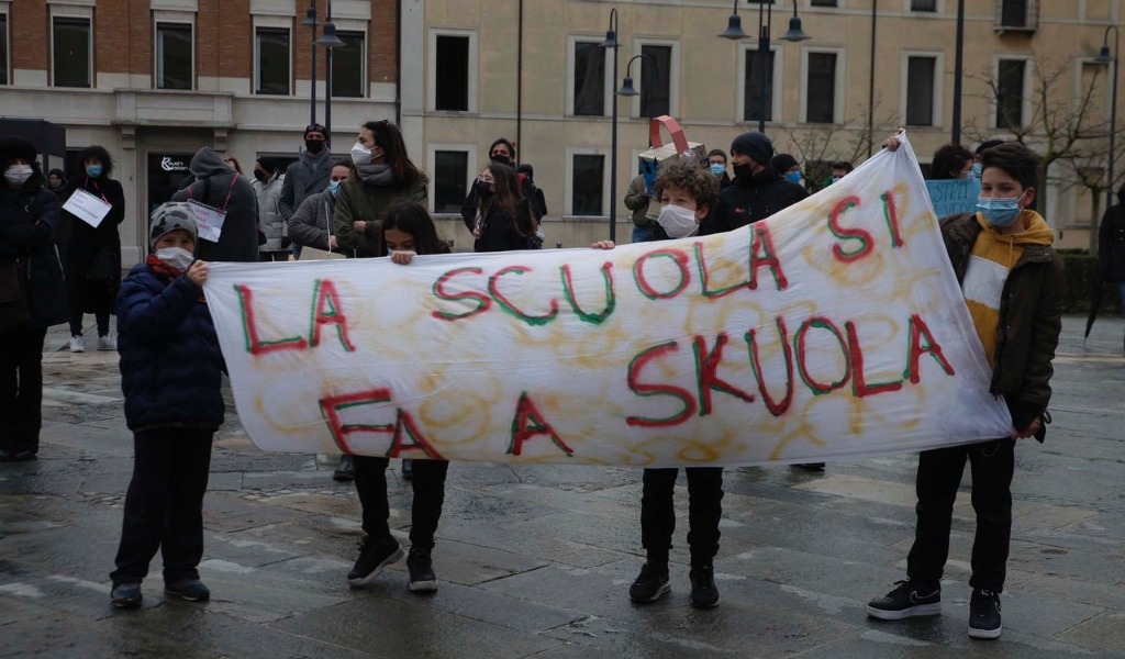 La manifestazione anti Dad arriva a Lodi: appuntamento in piazza per domenica