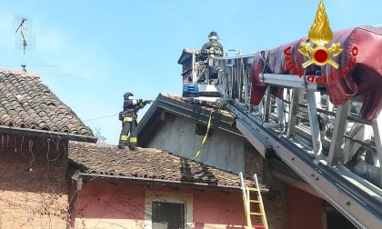 A fuoco la canna fumaria di un appartamento di Sant'Angelo Lodigiano