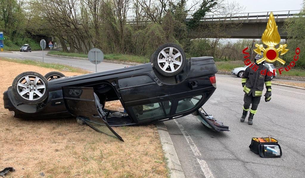 incidente a sant angelo auto si ribalta sulla sede stradale due feriti prima lodi