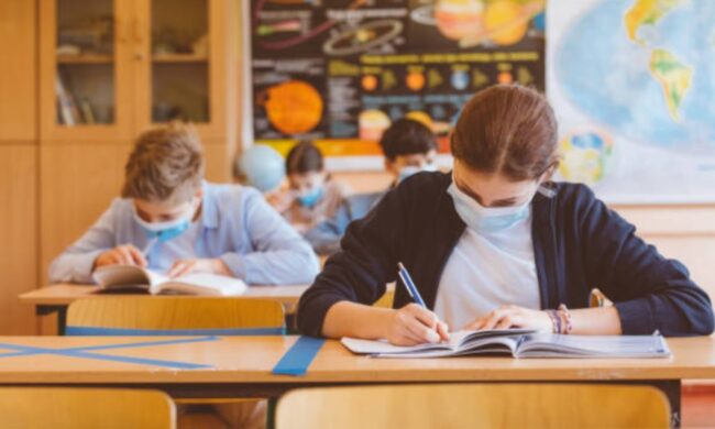 A scuola anche in estate: il piano (volontario) del ministro Bianchi all’Istruzione