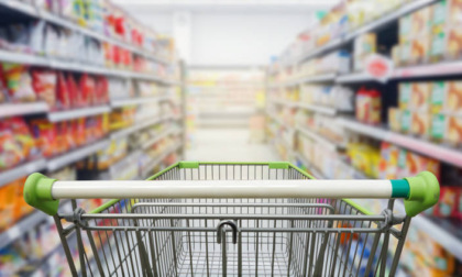 Un uomo e due donne denunciati per furto: rubavano saponi e cibo al supermercato