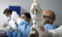 Prenotazioni vaccini over 40 Lombardia: Figliuolo “chiama” lunedì 17 maggio, Fontana risponde “Non prima del 20”