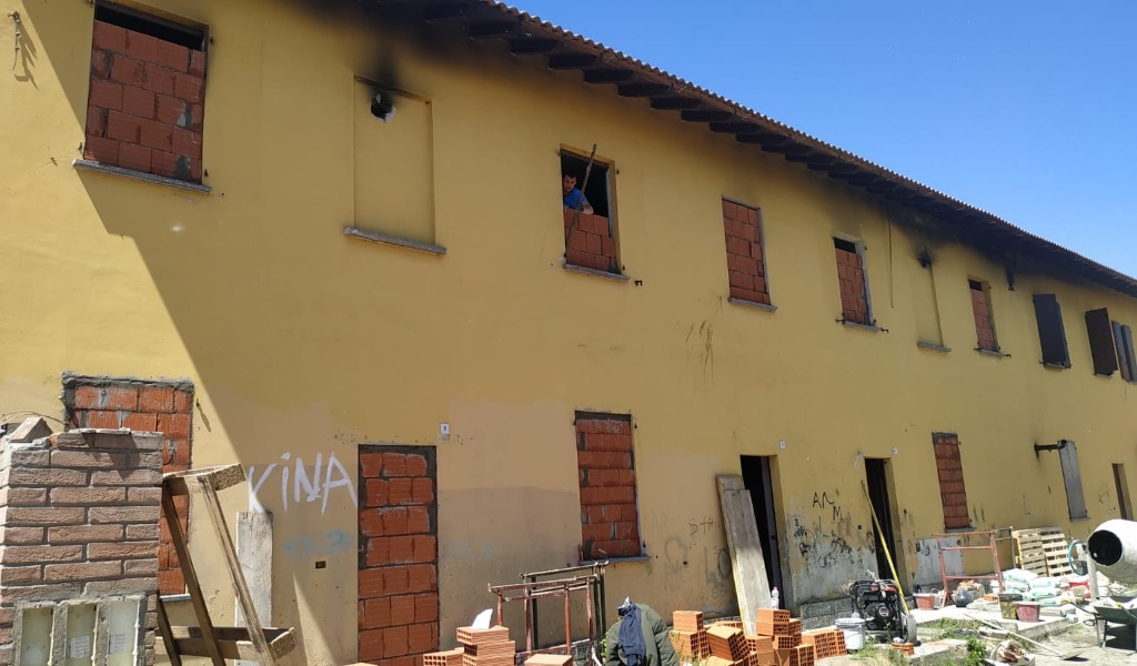 Cascina Belfuggito murata, occupanti “incoraggiati” ad andarsene