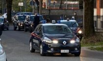 Alla guida senza patente fugge all’alt dei carabinieri: inseguito e fermato