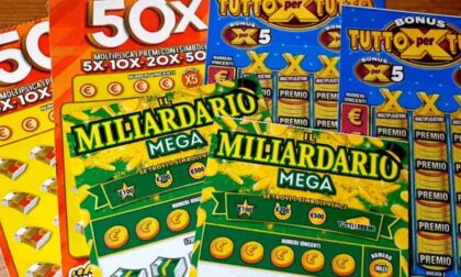 Vince 500mila euro al Gratta e vinci, tabaccaio le ruba il biglietto e scappa