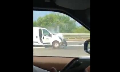 Il video dello schianto in tangenziale con il furgone rubato, poi la fuga: a bordo tre minorenni