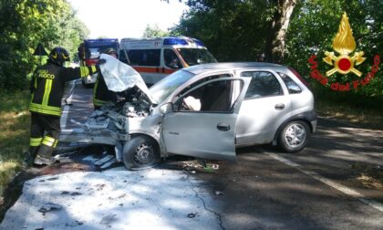 In auto contro un platano, schianto sulla via Emilia: 55enne in ospedale