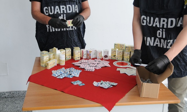 Traffico illegale di farmaci, sequestrati migliaia di “pillole anti-Covid”