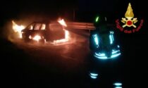 Auto in fiamme sull'A1, pericolo scampato per il conducente