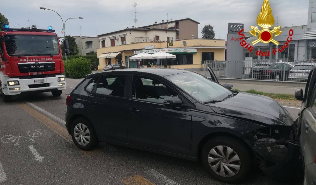 Scontro frontale a Lodi, due persone in ospedale