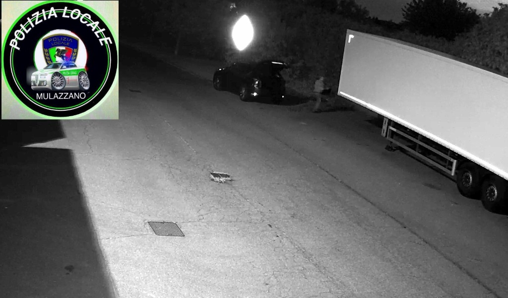 Lotta agli incivili, la Polizia locale incastra un 50enne che aveva gettato in strada rifiuti edilizi