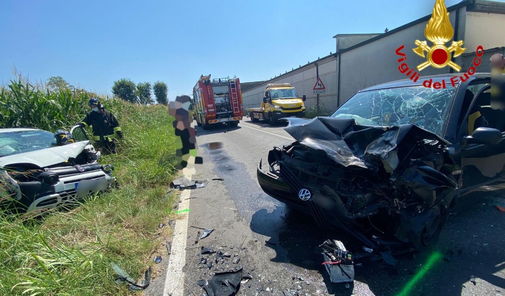 Grave frontale a Mulazzano, due persone (miracolate) in ospedale
