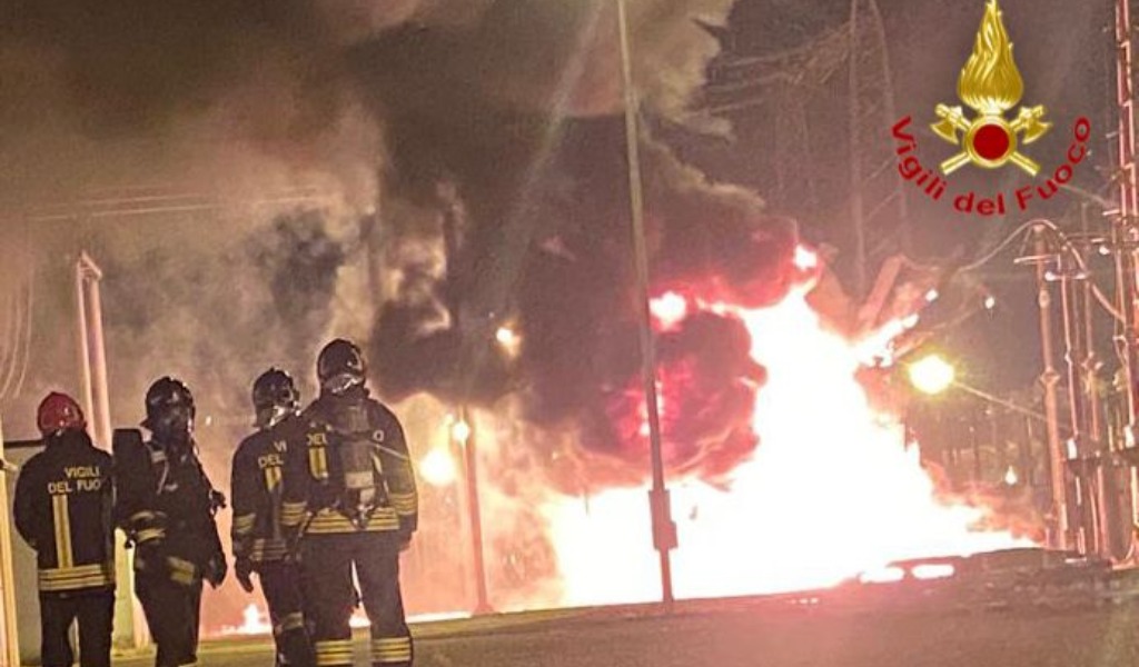 Maxi incendio nella centrale termoelettrica di Tavazzano e Montanaso