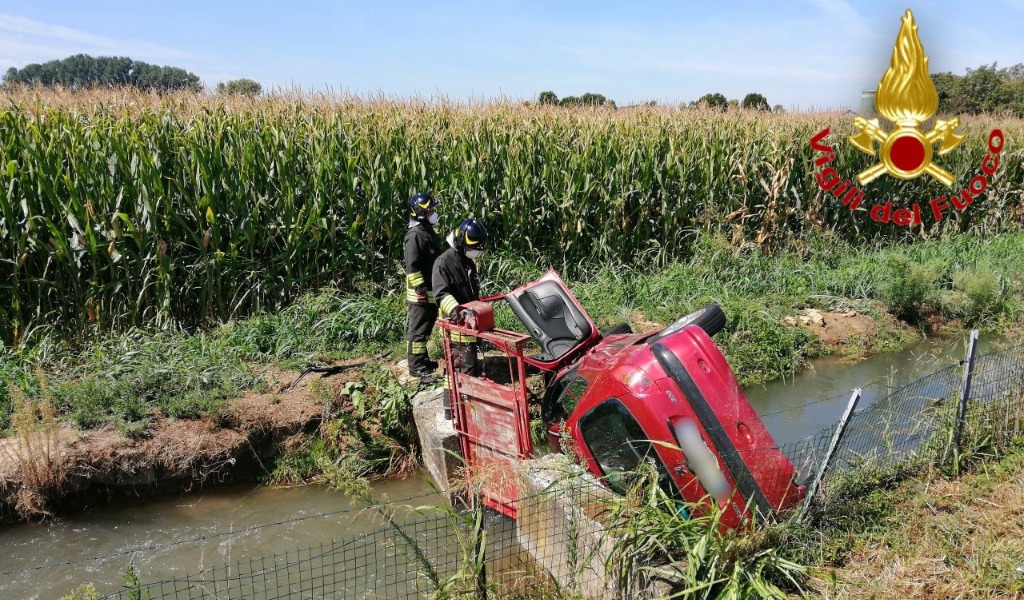 Schianto sull’A1, 55enne finisce nel canale che costeggia l’Autostrada
