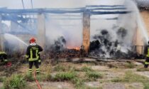 Incendio in una cascina di Castiglione d'Adda: in fiamme le balle di fieno