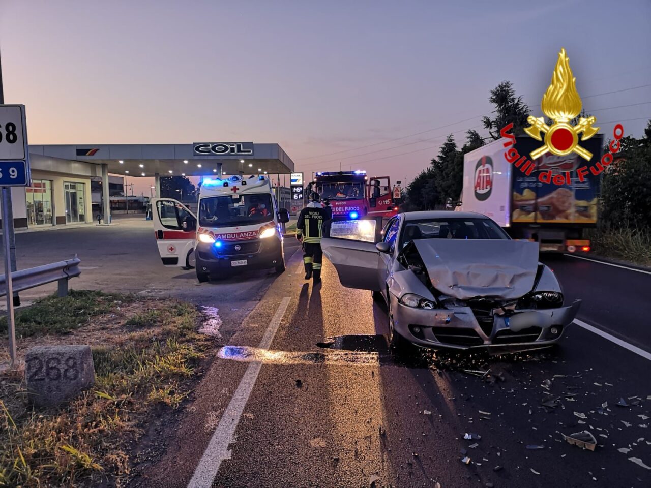 Tamponamento all’alba: due uomini soccorsi sulla via Emilia