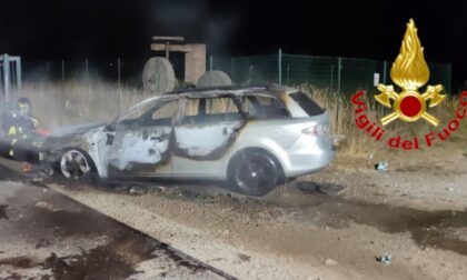 Incendio in serata nel Lodigiano, auto in fiamme a Mulazzano