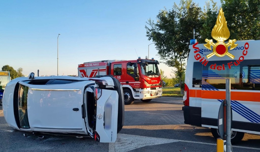 Incidente con ribaltamento a Zelo Buon Persico, due persone in ospedale